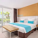 Akeah Broncemar فندق